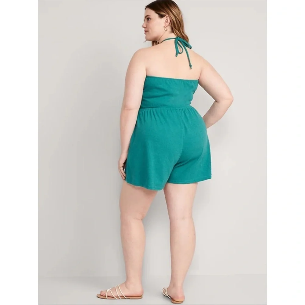 NWT Old Navy Textured O-Ring Halter Romper‎ -- 3.5-inch inseam